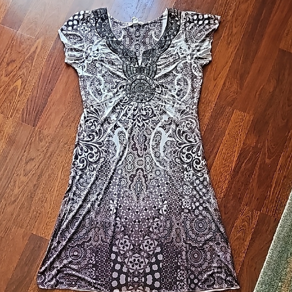 Elegant Black and White Patterned Dress